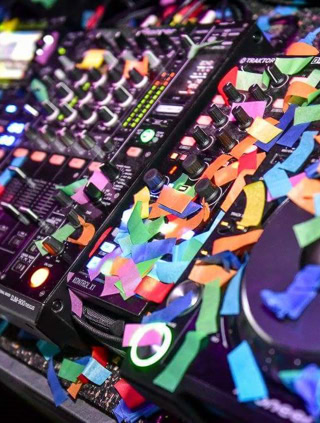 DJ Ylectric Zound - 90er Club Seven